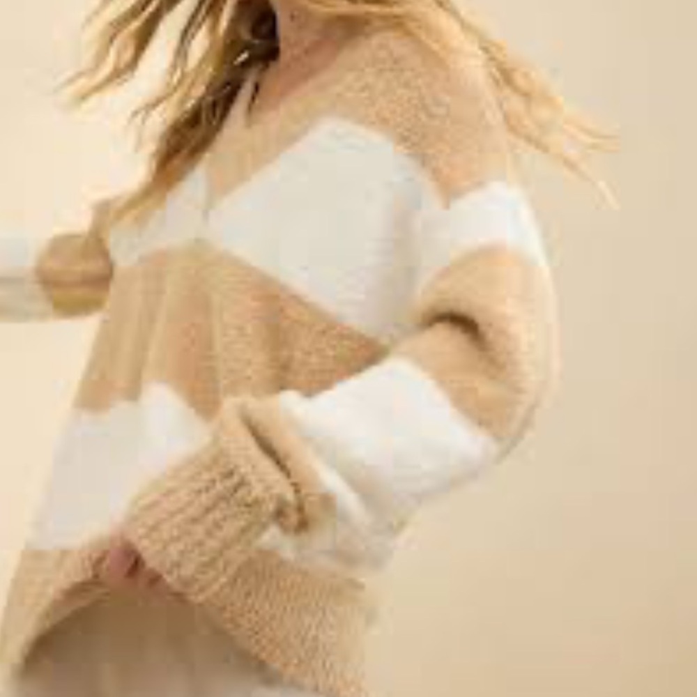 Aerie Oversized Plush V-Neck Sweater - Cream and White